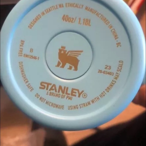 Stanley Blue Quencher H2.0 Tumbler with Handle - Picture 3 of 3